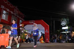 BIB: 3930
                            <button type="button" onclick="openModal(26265424)" class="btn btn-primary btn-sm float-right btn-popup" data-toggle="modal" data-target=".modal-high-quality">
                        <i class="fas fa-shopping-cart"></i> Add to Cart
                    </button>
                                            <button type="button" onclick="isThisMe(26265424, true)" class="btn btn-success btn-sm float-right btn-popup btn-isme hidden" data-toggle="tooltip" data-placement="bottom" title="นี่คือรูปของคุณใช่ไหม คลิกที่นี่เพื่อเอาเข้าอัลบั้ม">
                        <i class="fas fa-plus"></i> Add to album
                    </button>
                    <button type="button" onclick="isThisMe(26265424, false)" class="btn btn-warning btn-sm float-right btn-popup btn-isnotme hidden">
                        <i class="fas fa-ban"></i> Remove from album
                    </button>